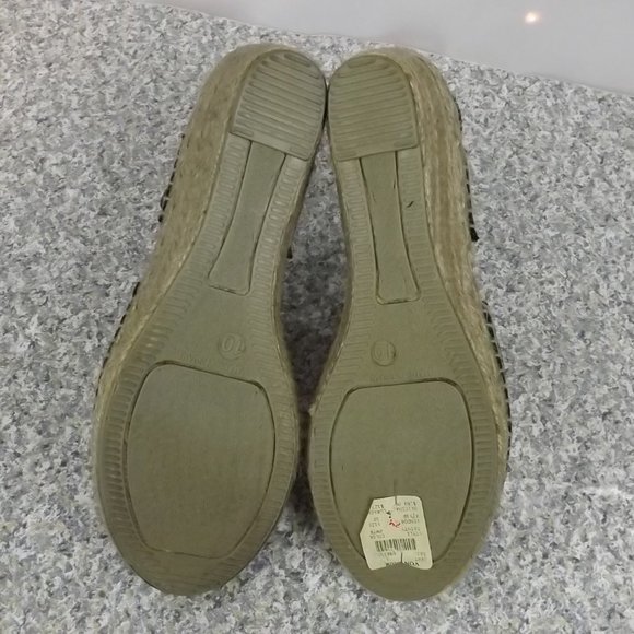 Andre Assous Metallic Espadrille Size 10 - Picture 7 of 7